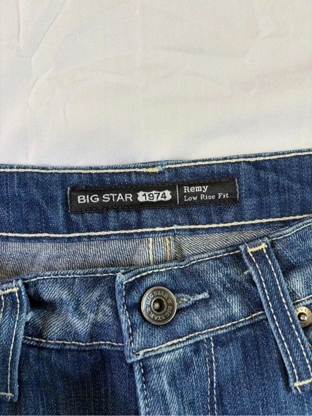 Big Star Remy Low-Rise jean shorts Jeans in Medium Blue 26 - Picture 2 of 4